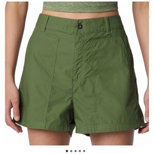 Women's Columbia Holly Hideaway High Waisted Washed Out Shorts.